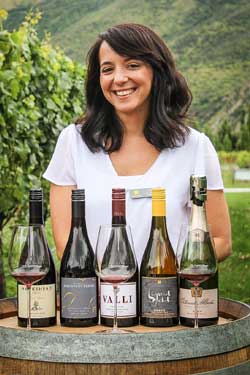 appellation-wine-tasting-tours-photo-lady-sommelier-wine-bottles-vineyard-vines