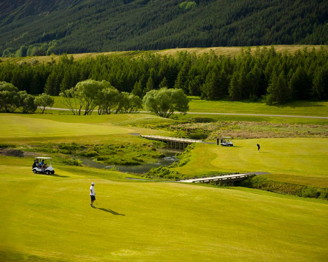 golf-and-wine-tasting-tour-millbrook-golf-course-queenstown-fairway-appellation-wine-tours